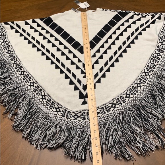 🎅 KENSIE Nordic Poncho Fringe Sweater XS/S NWT $99 - Picture 8 of 13